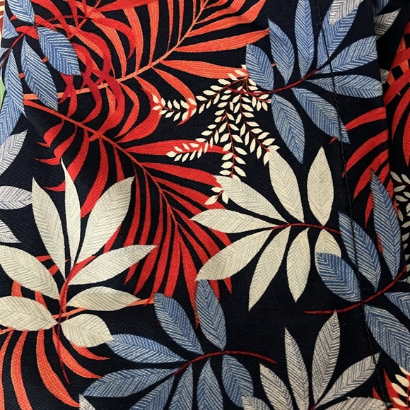 Petite Shorts 4.5” inseam NWT - Picture 2 of 2